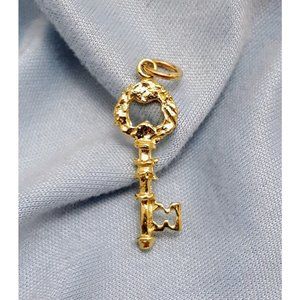 Beautiful 14K Solid Yellow Gold Designer Diamond Cut Old Style Key Charm Pendant